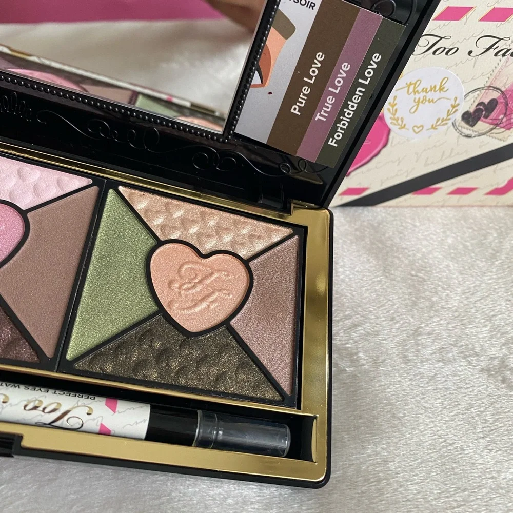 Too Faced - LOVE - Passionately Pretty Eye Shadow Collection Palette